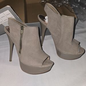 VINTAGE CHARLOTTE RUSSE HEEL